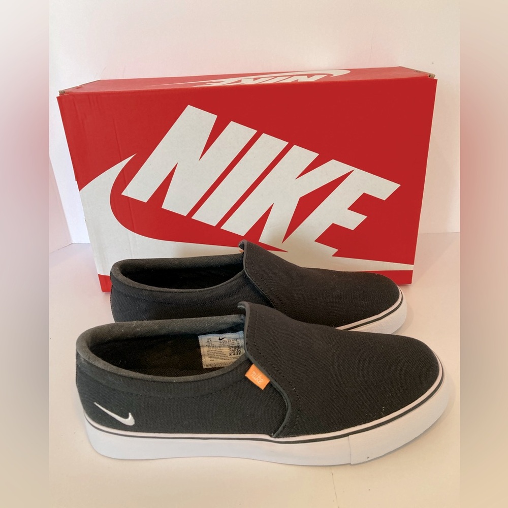 Nike Court Royale AC Slip On Canvas Shoe Size 8.5 US/40 EU Black/White